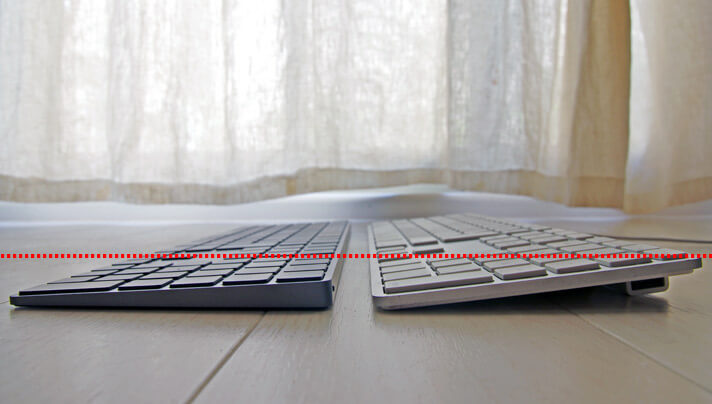 Magic Keyboardと有線キーボードの高さを比較