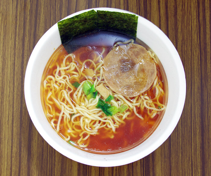 セブンプレミアム ゴールドの「らぁ麺飯田商店 しょうゆらぁ麺」完成の写真