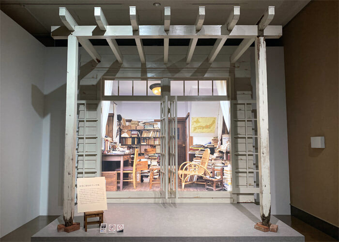 ジブリパークとジブリ展 in 兵庫・神戸市立博物館のサツキとメイの家の父の書斎