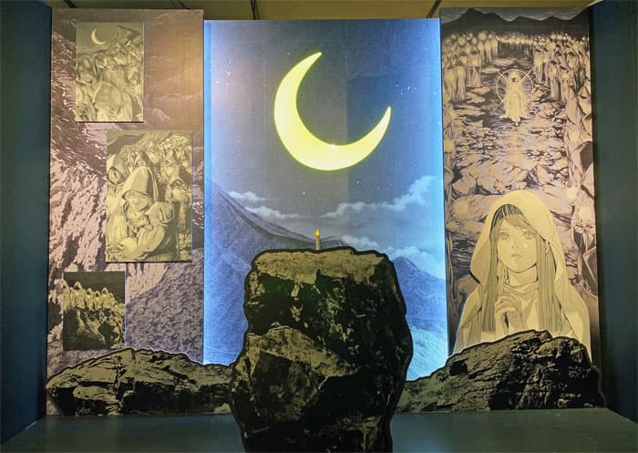 デスノートの原画展「DEATH NOTE EXHIBITION」in 大阪会場に展示されているキラ信者の祭壇