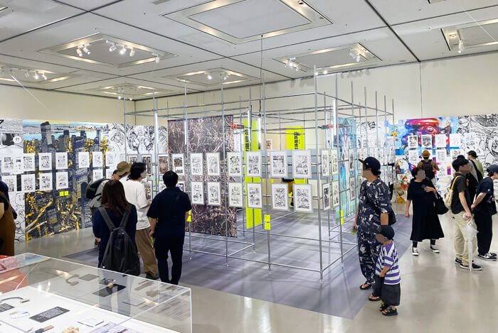 士郎正宗展 in 大阪の展覧会場内の写真